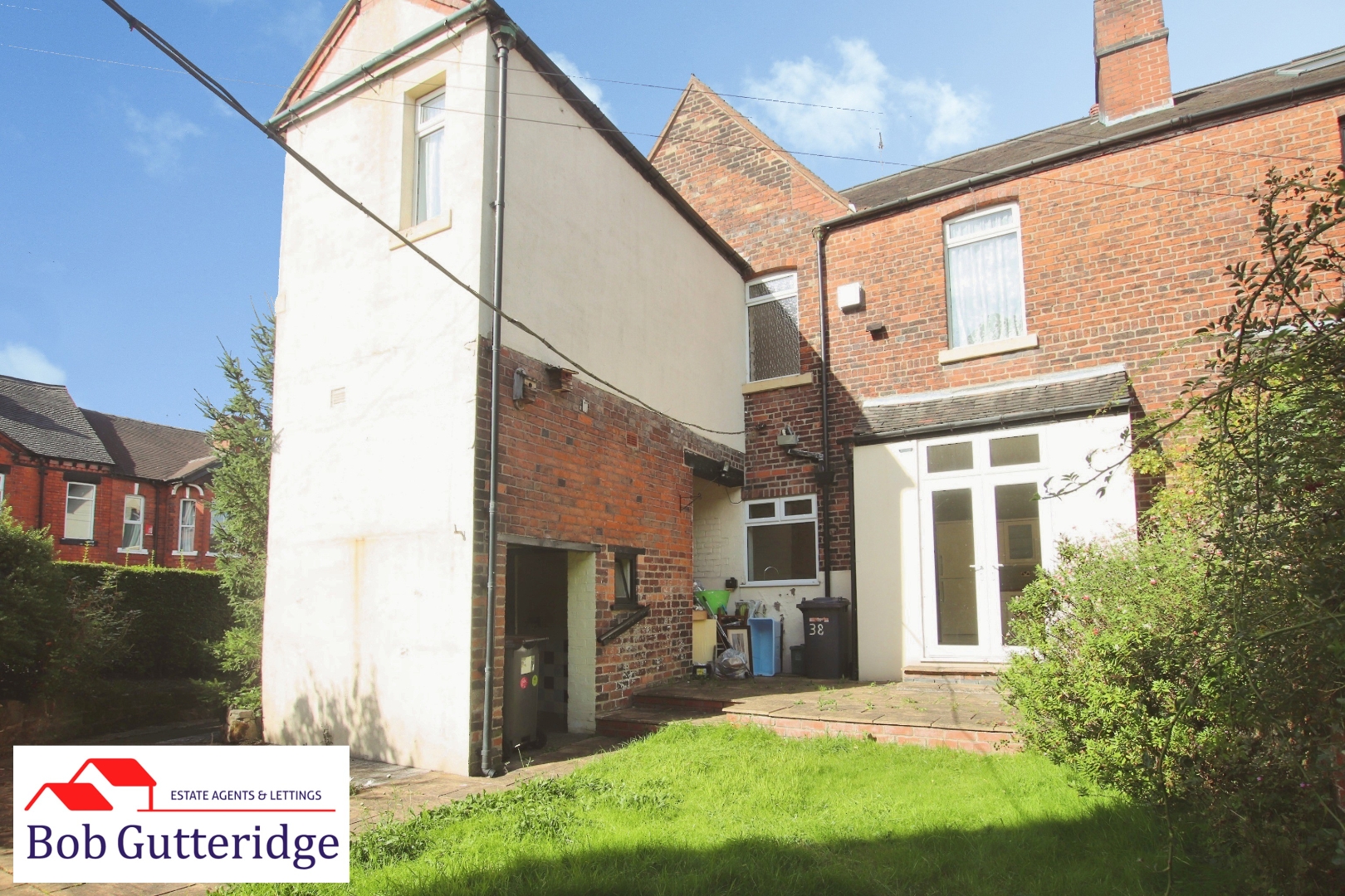 ENCLOSED REAR GARDEN